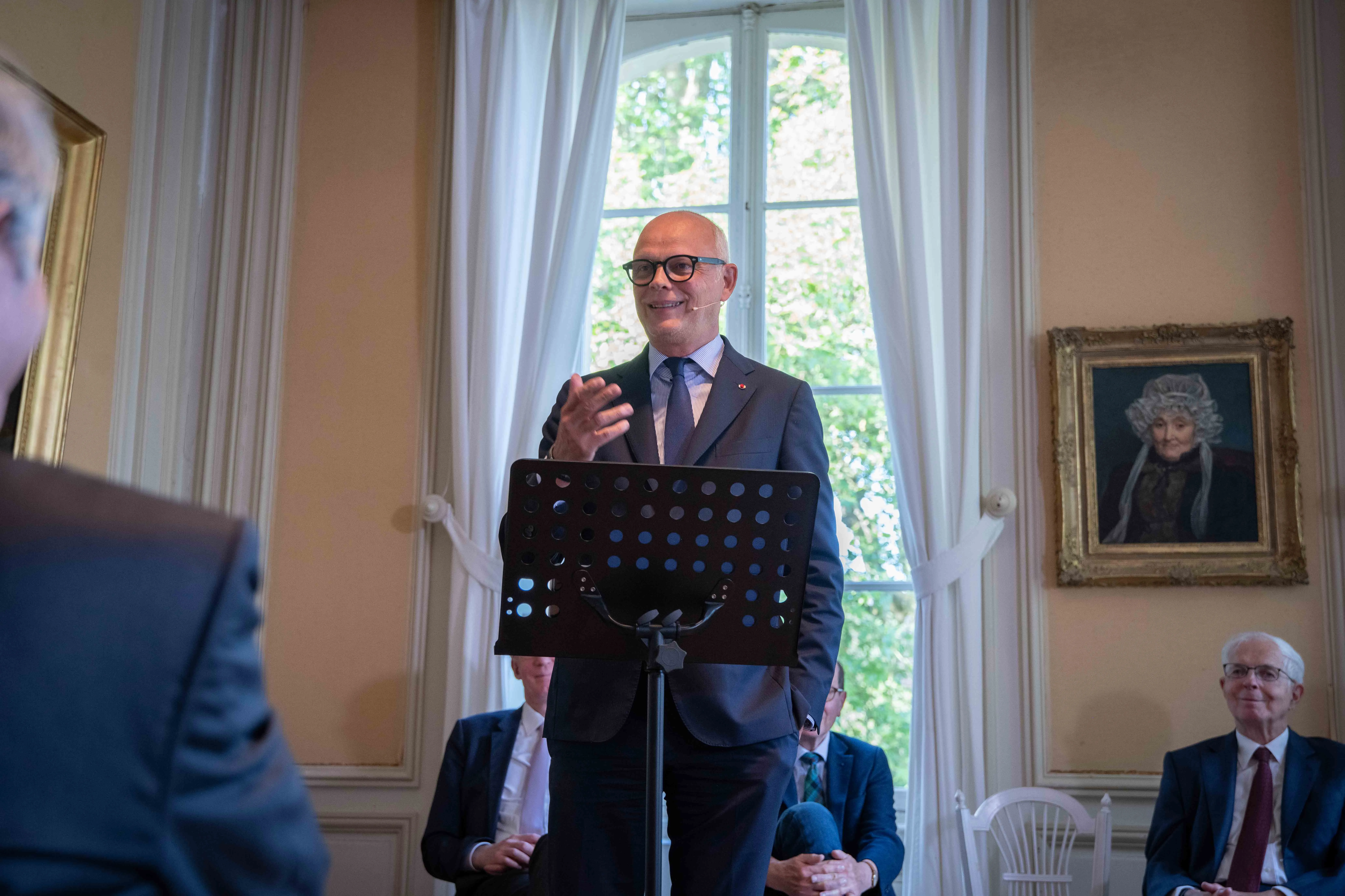 Photo de Edouard Phillipe faisant un discours